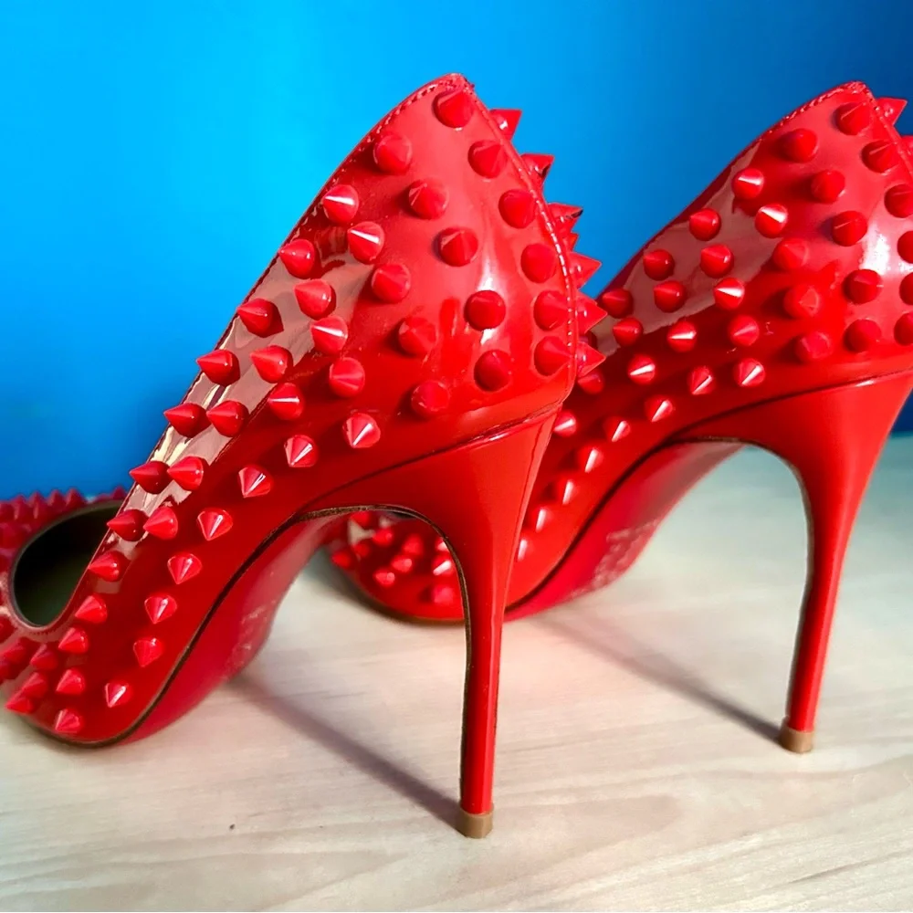 Kaitlyn Pan Spikes Red Soul High Heel Pumps, Size 6 - Picture 5 of 8